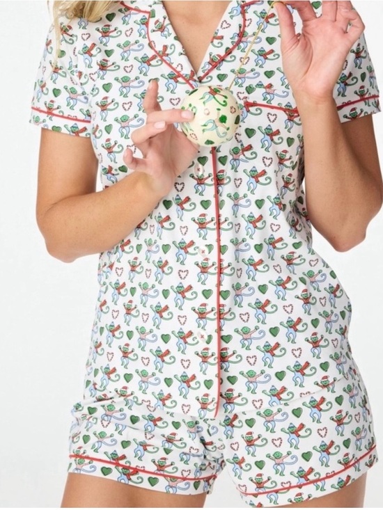 Roller Rabbit Other - Roller Rabbit White Short Pajama Set with Red Trim and Multicolor Print